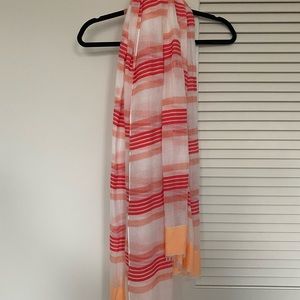 Monochromatic striped scarf
